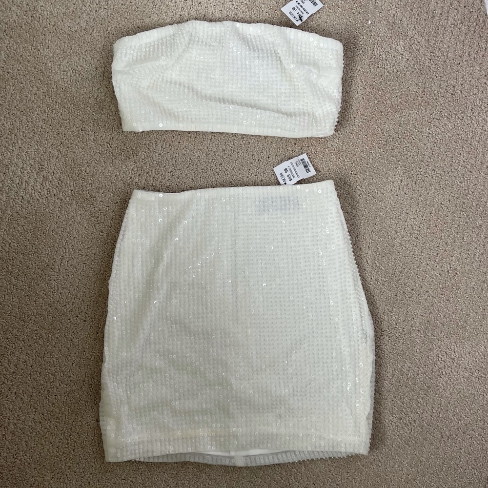 NWT beaded white co ord set mini skirt & tube top - Picture 2 of 8
